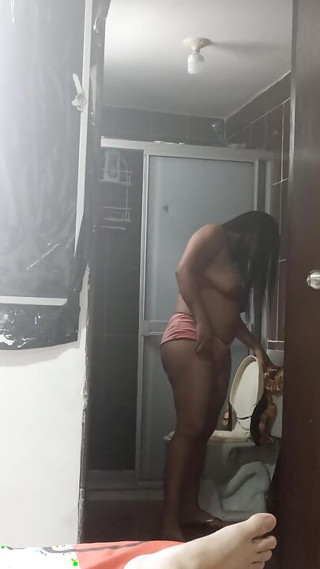 Woman tired of her husband fucks her best friend says that she feels a lot of pleasure inside her ass