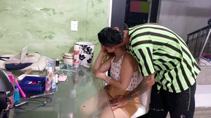 I fuck with my cousin when she does her nails