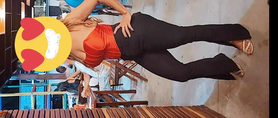 She loves a big penis in her ass, she opens her ass for me to get in more and more.